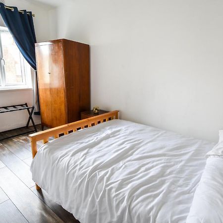 Great Spacious 2 Bedroom Flat هيندون المظهر الخارجي الصورة