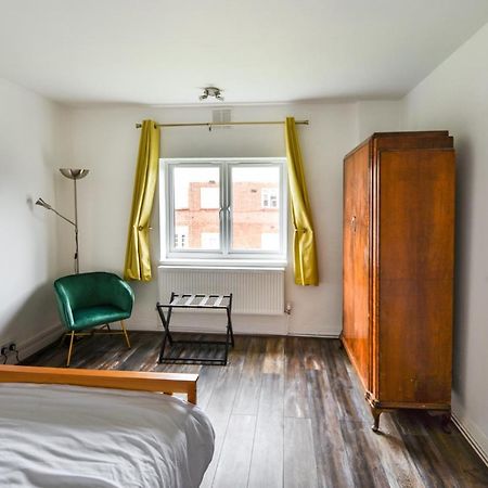 Great Spacious 2 Bedroom Flat هيندون المظهر الخارجي الصورة