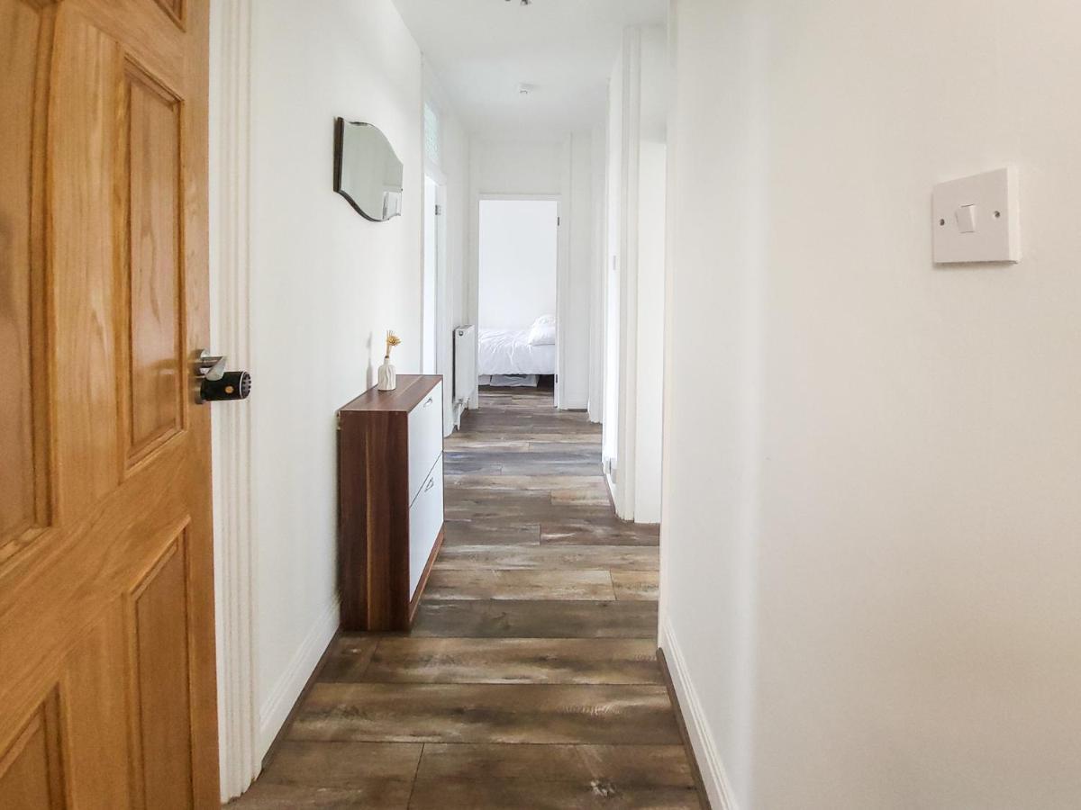 Great Spacious 2 Bedroom Flat هيندون المظهر الخارجي الصورة